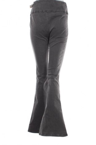 Дамски дънки Gina Tricot, Размер XL, Цвят Сив, Цена 56,99 лв.