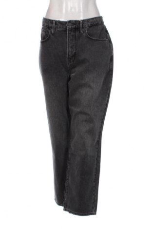 Дамски дънки Good American, Размер L, Цвят Сив, Цена 174,99 лв.