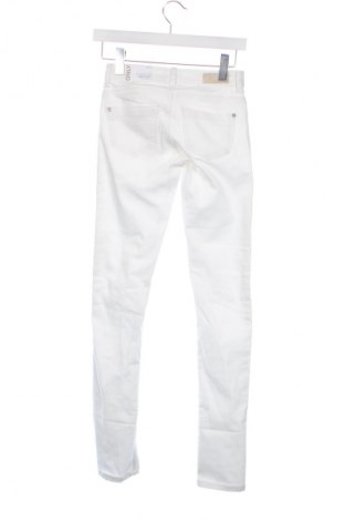 Дамски дънки ONLY, Размер XXS, Цвят Бял, Цена 77,00 лв.