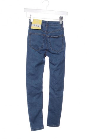 Дамски дънки Pull&Bear, Размер XXS, Цвят Син, Цена 31,99 лв.