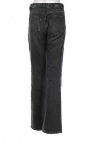 Дамски дънки Stradivarius, Размер S, Цвят Сив, Цена 38,19 лв.