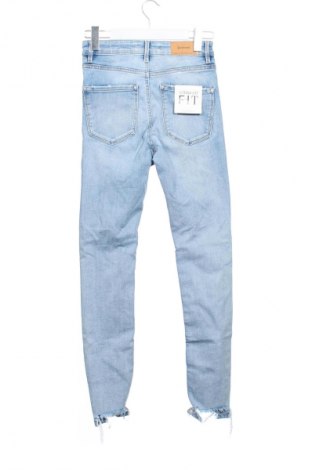 Blugi de femei Stradivarius, Mărime XS, Culoare Albastru, Preț 145,99 Lei