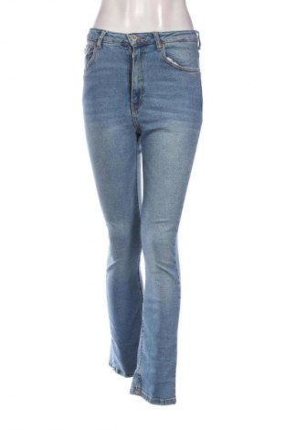 Γυναικείο Τζίν Stradivarius, Μέγεθος M, Χρώμα Μπλέ, Τιμή 14,83 €