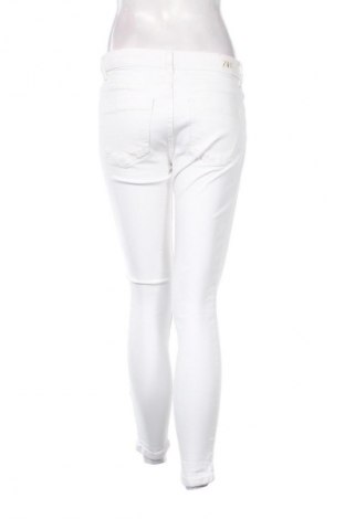 Blugi de femei Zara, Mărime M, Culoare Alb, Preț 64,99 Lei