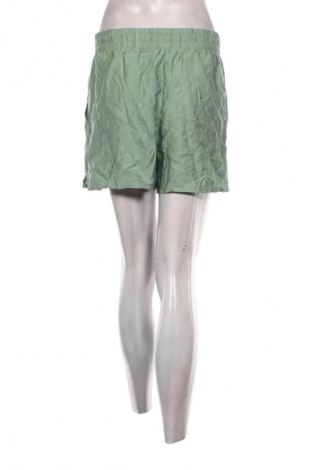 Γυναικείο κοντό παντελόνι 24 Colours, Μέγεθος M, Χρώμα Πράσινο, Τιμή 12,99 €