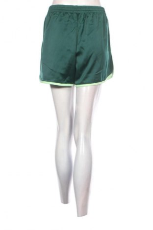 Дамски къс панталон Adidas Originals, Размер XL, Цвят Зелен, Цена 56,99 лв.