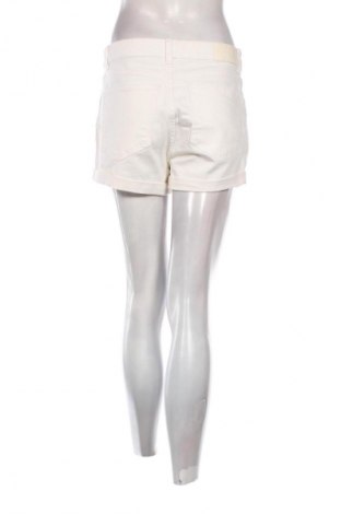 Damen Shorts Bershka, Größe L, Farbe Weiß, Preis € 9,72