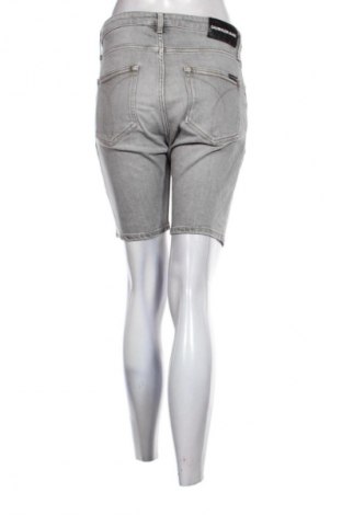 Damen Shorts Calvin Klein Jeans, Größe L, Farbe Grau, Preis 33,99 €
