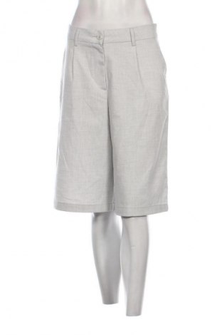 Дамски къс панталон Clockhouse, Размер L, Цвят Сив, Цена 19,04 лв.