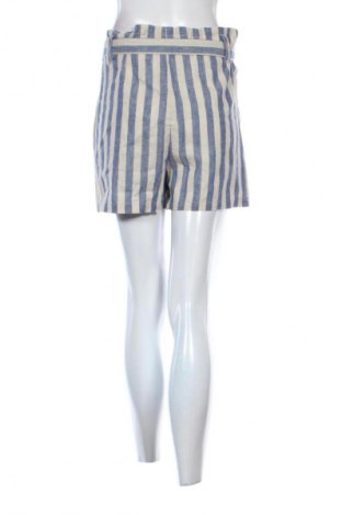 Дамски къс панталон Cropp, Размер M, Цвят Многоцветен, Цена 13,69 лв.