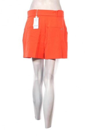 Дамски къс панталон Guess, Размер M, Цвят Оранжев, Цена 127,99 лв.