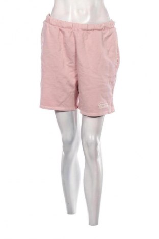 Дамски къс панталон Guess, Размер L, Цвят Пепел от рози, Цена 127,99 лв.