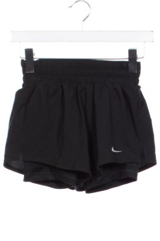 Дамски къс панталон Nike, Размер XXS, Цвят Черен, Цена 77,99 лв.
