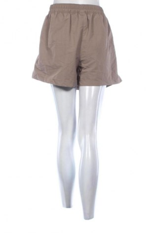 Дамски къс панталон Nike, Размер XL, Цвят Кафяв, Цена 62,99 лв.