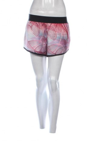 Dámské kraťasy  PUMA, Velikost M, Barva Vícebarevné, Cena  389,00 Kč
