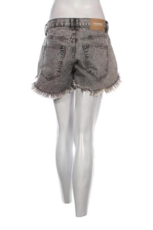 Дамски къс панталон Pull&Bear, Размер M, Цвят Черен, Цена 19,04 лв.