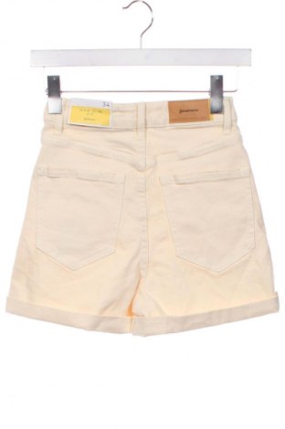 Dámske kraťasy  Stradivarius, Veľkosť XXS, Farba Kremová, Cena  12,95 €