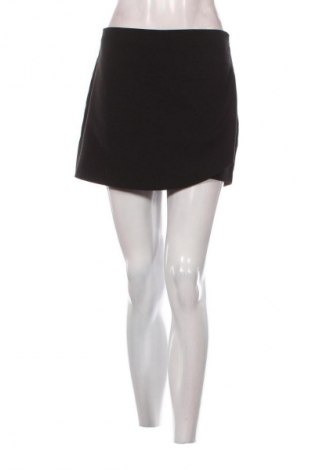 Pantaloni scurți de femei Stradivarius, Mărime L, Culoare Negru, Preț 50,00 Lei