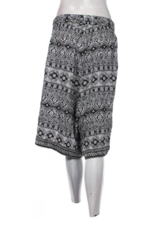 Дамски къс панталон Ulla Popken, Размер 4XL, Цвят Многоцветен, Цена 17,99 лв.