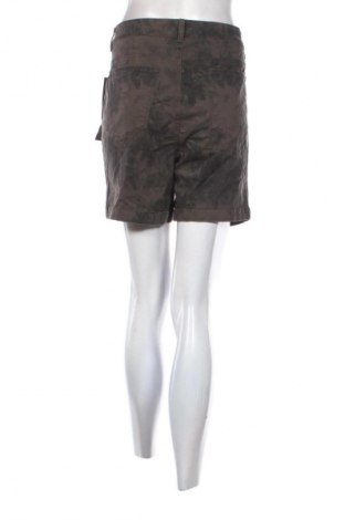 Дамски къс панталон Yessica, Размер XL, Цвят Многоцветен, Цена 14,99 лв.