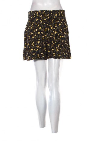 Дамски къс панталон Zara, Размер L, Цвят Многоцветен, Цена 20,14 лв.