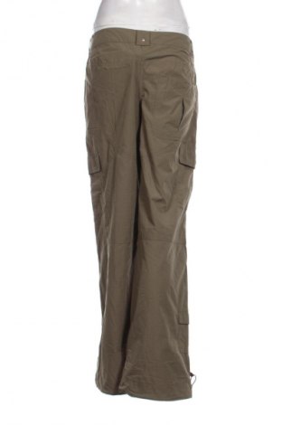 Дамски панталон Adidas, Размер XL, Цвят Зелен, Цена 123,17 лв.