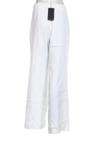Дамски панталон BOSS, Размер L, Цвят Бял, Цена 319,99 лв.