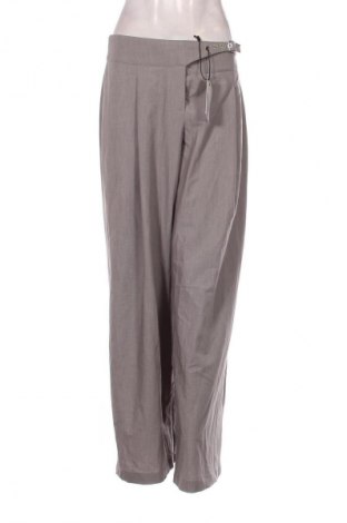 Дамски панталон Bershka, Размер M, Цвят Сив, Цена 35,99 лв.