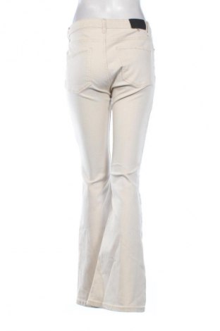 Дамски панталон Bershka, Размер L, Цвят Екрю, Цена 28,88 лв.