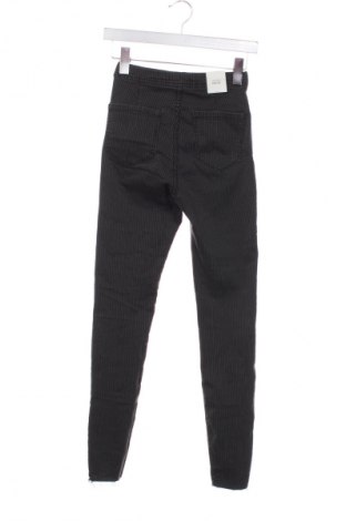 Damskie spodnie Bershka, Rozmiar XXS, Kolor Kolorowy, Cena 105,70 zł