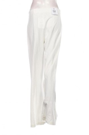 Damenhose Bershka, Größe M, Farbe Weiß, Preis 30,99 €