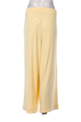 Дамски панталон Monki, Размер XL, Цвят Жълт, Цена 25,08 лв.