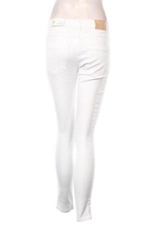 Дамски панталон ONLY, Размер S, Цвят Бял, Цена 62,99 лв.