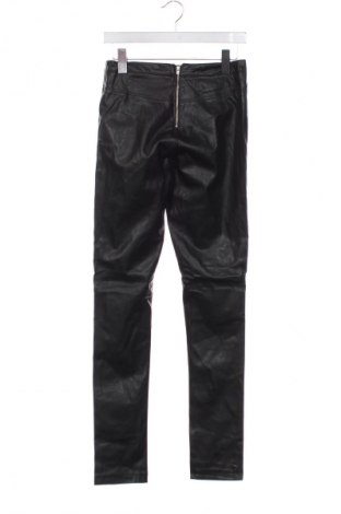 Дамски панталон Pieces, Размер S, Цвят Черен, Цена 62,99 лв.