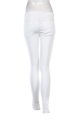 Γυναικείο παντελόνι Pieces, Μέγεθος S, Χρώμα Λευκό, Τιμή 31,71 €