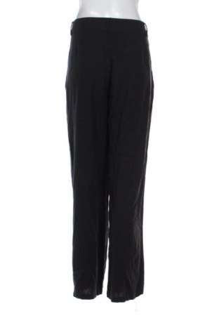 Γυναικείο παντελόνι Pull&Bear, Μέγεθος XL, Χρώμα Μαύρο, Τιμή 15,00 €
