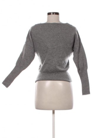 Dámský svetr Guess, Velikost S, Barva Šedá, Cena  2 379,00 Kč