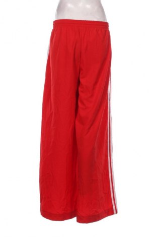 Дамско спортно долнище Adidas Originals, Размер M, Цвят Червен, Цена 93,99 лв.