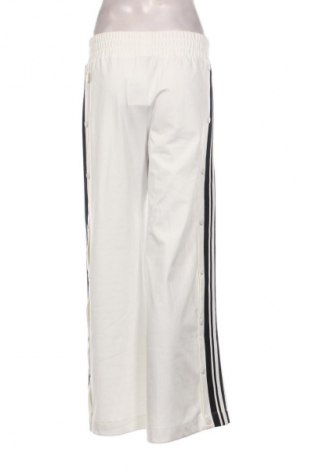 Дамско спортно долнище Emporio Armani, Размер XS, Цвят Бял, Цена 142,99 лв.