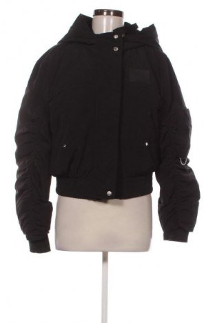 Dámska bunda  Bershka, Veľkosť M, Farba Čierna, Cena  31,95 €