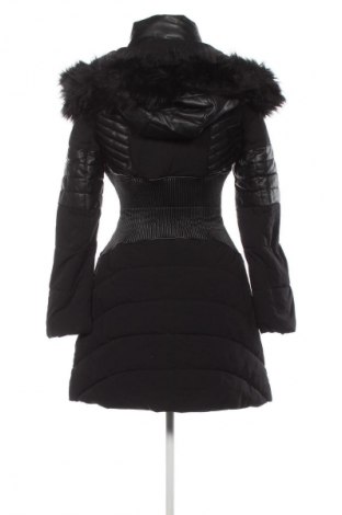 Дамско яке Guess, Размер M, Цвят Черен, Цена 219,99 лв.