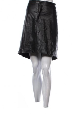 Кожена пола Kiabi, Размер 3XL, Цвят Черен, Цена 10,99 лв.