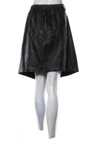 Кожена пола Kiabi, Размер 3XL, Цвят Черен, Цена 10,99 лв.