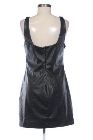 Кожена рокля Bershka, Размер XL, Цвят Черен, Цена 72,96 лв.