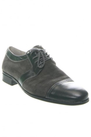 Férfi cipők
 Unbranded, Méret 41, Szín Szürke, Ár 13 859 Ft