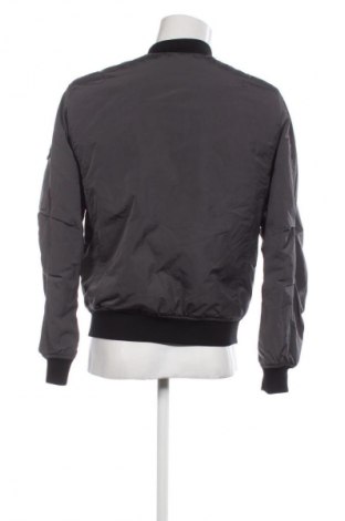 Geacă de bărbati Pull&Bear, Mărime M, Culoare Gri, Preț 177,99 Lei