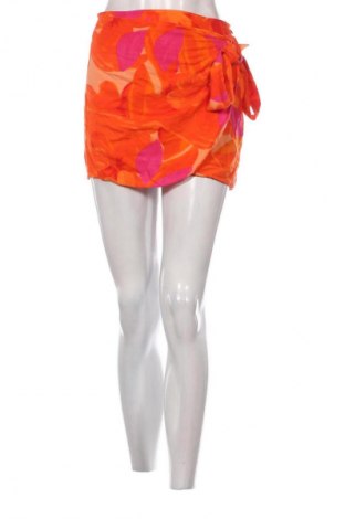 Пола Bershka, Размер S, Цвят Многоцветен, Цена 19,04 лв.