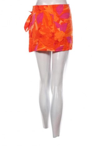 Пола Bershka, Размер S, Цвят Многоцветен, Цена 19,04 лв.