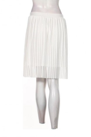 Пола Forever 21, Размер M, Цвят Бял, Цена 20,14 лв.