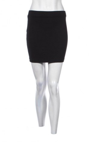 Пола Mohito, Размер S, Цвят Черен, Цена 19,00 лв.